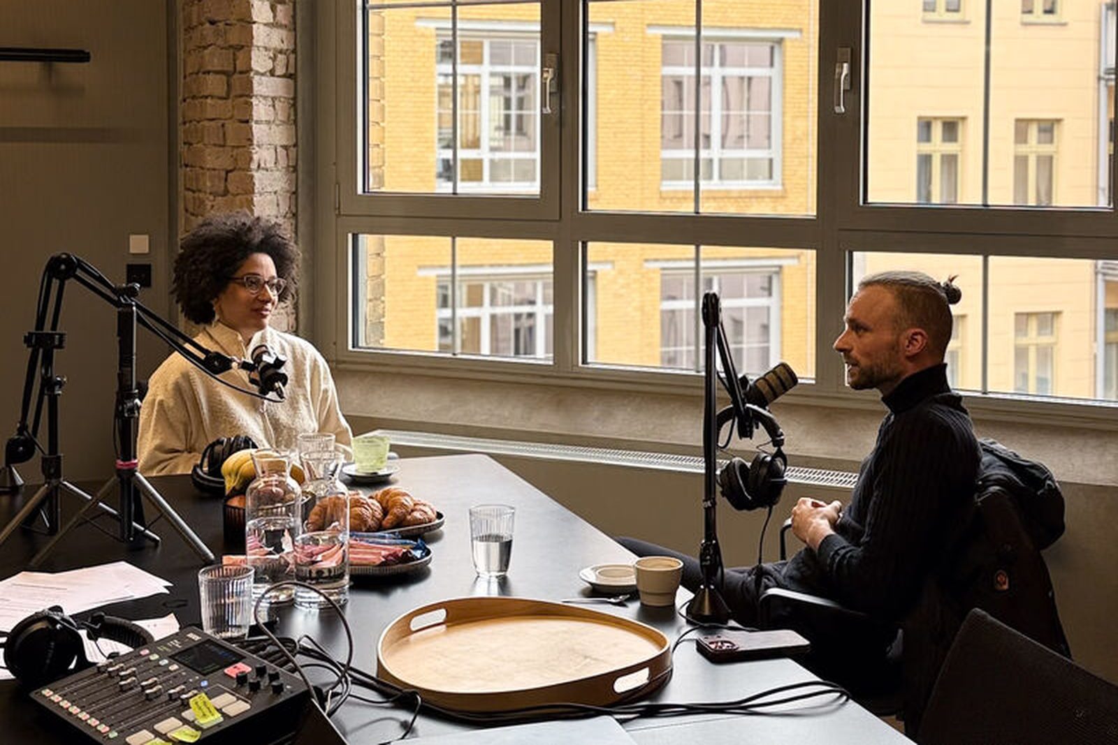 Fabian Westerheide im Podcast-Gespräch mit Kenza Ait Si Abbou